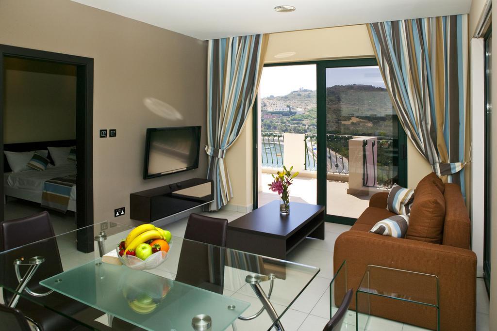 Porto Azzurro Aparthotel St. Paul's Bay Bilik gambar